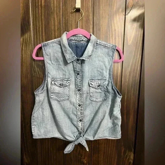 Hippie Laundry Denim Tie Knot Crop Top. Size: XL - Picture 4 of 7